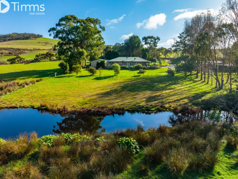 Magnificent Multi-Generational Country Lifestyle Opportunity