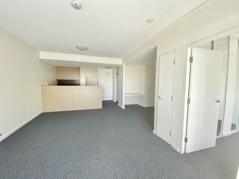 FRESHLY RENOVATED ONE BEDROOM APARTMENT