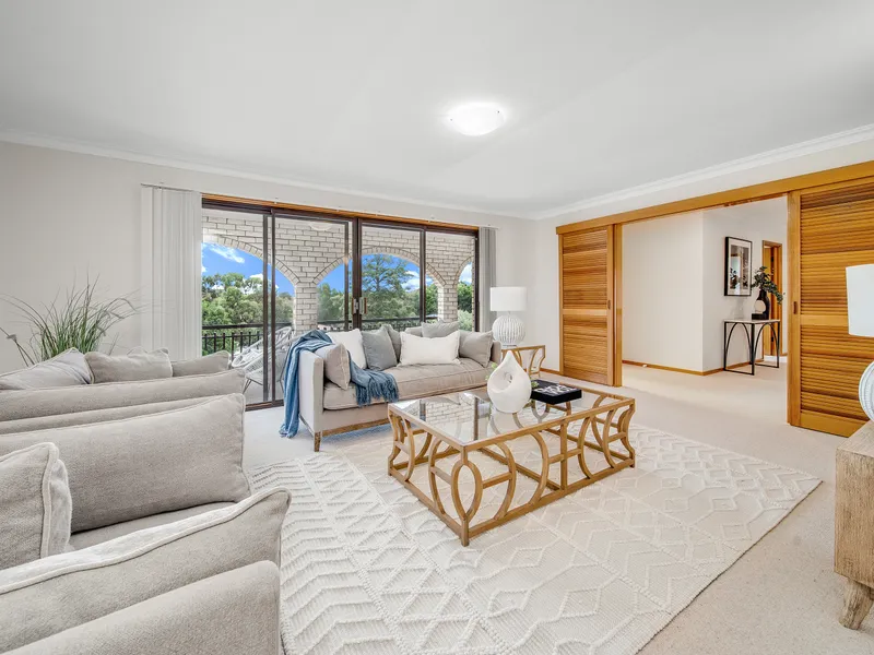 Callabonna casa with elevated spaces and Mediterranean villa vibe