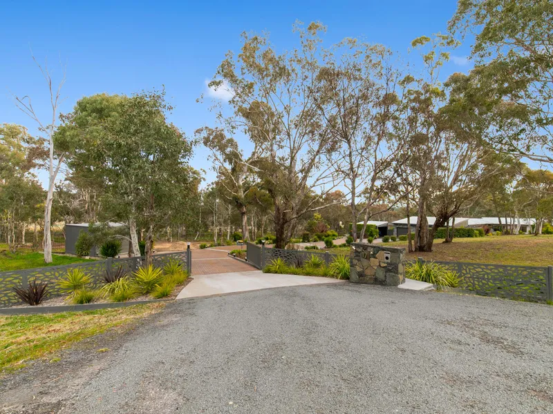 Longing to live on the Edge of Canberra in an Executive Home?