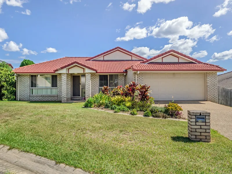 IMMACULATE HOME IN ULTRA CONVENIENT LOCATION!