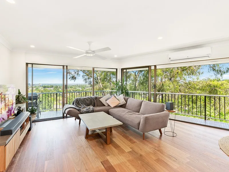 Spacious, Bright and Ultra Modern 3 Bedroom Apartment
