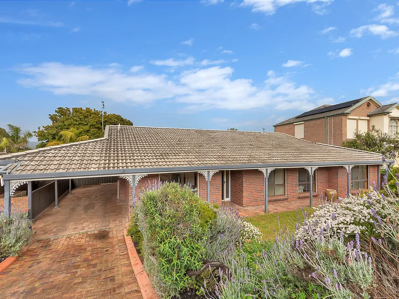 STUNNING LOCATION – MASSIVE 814M2 BLOCK – EXCELLENT REAR VIEWS-BACKING ONTO A LOVELY COUNCIL RESERVE