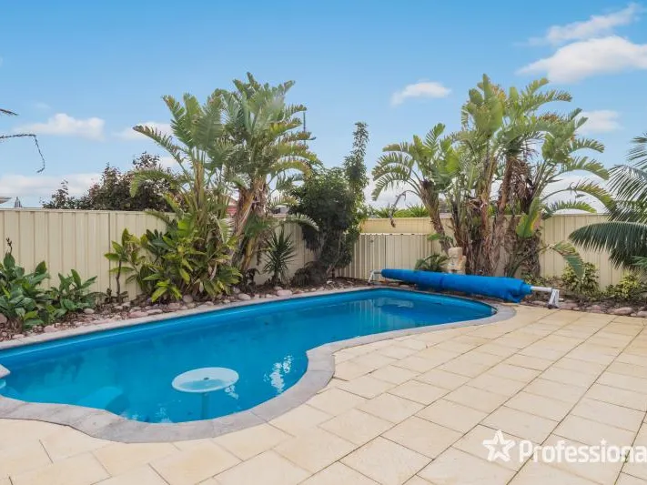 Stunning family Home with Below Ground Pool!!