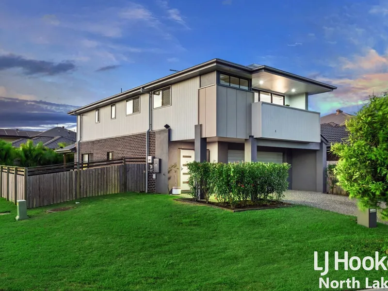 SIDE ACCESS! MULTIPLE LIVING AREAS! SOUGHT AFTER LOCATION!