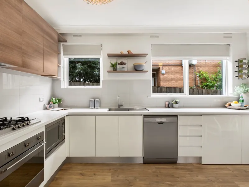 RENOVATED DELIGHT WITH EXTRA LARGE COURTYARD | HODGES CAULFIELD