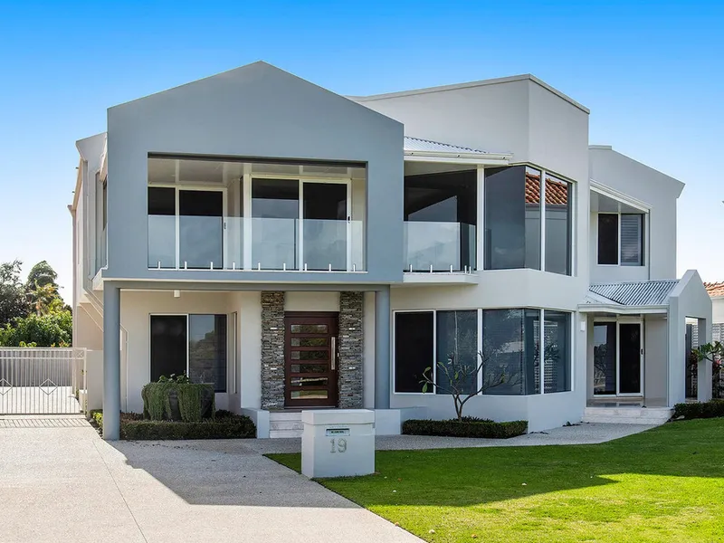 OPULENT RIVERSIDE LUXURY