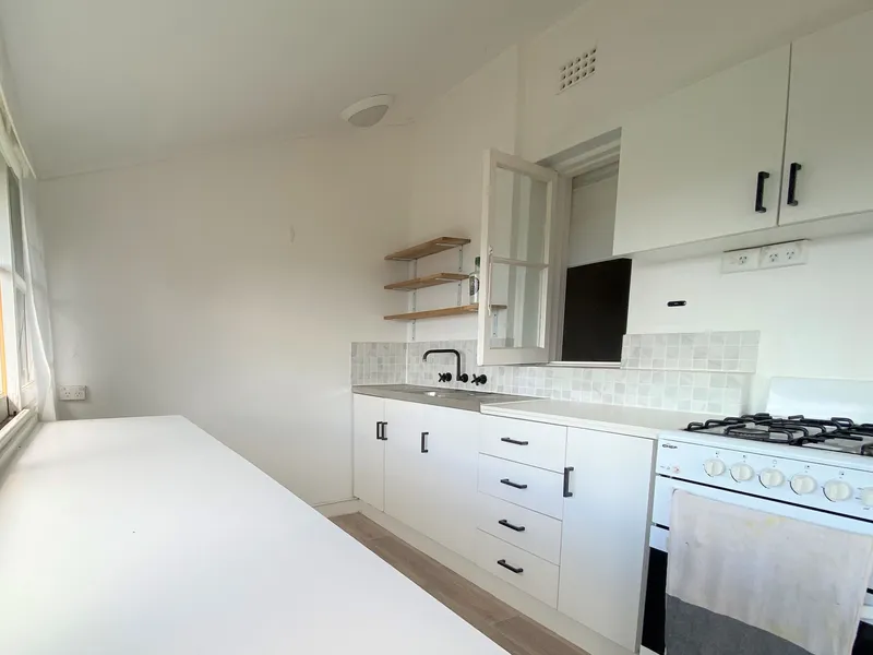 Eastern Hill 2 bed in whisper quiet setting