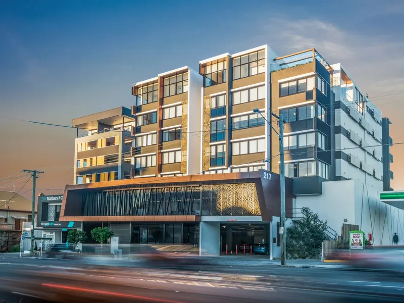 FURNISHED INNER CITY STUDIO APARTMENT WITH ROOFTOP ENTERTAINING