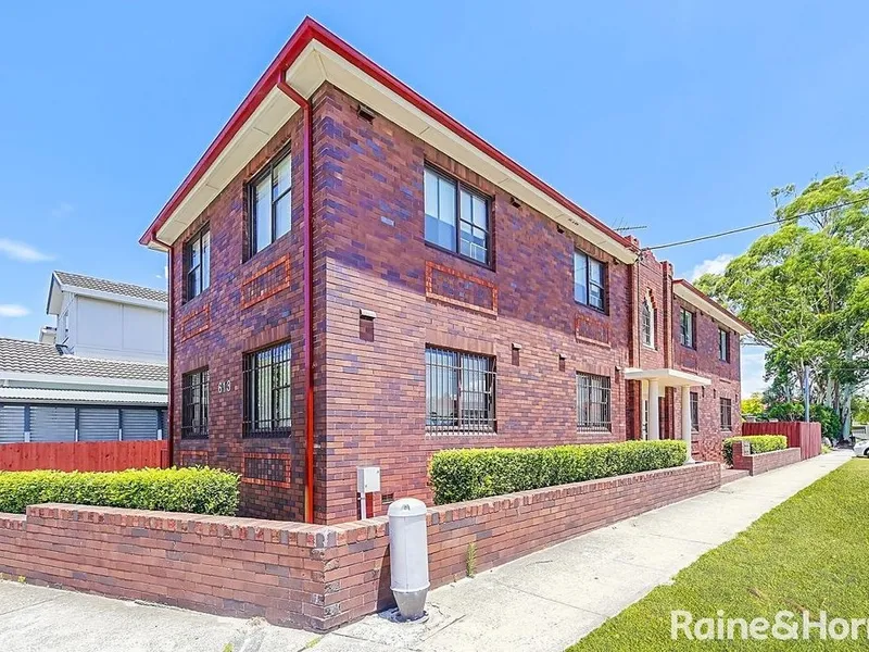 ~Two Bedroom Unit in Prime Location ~