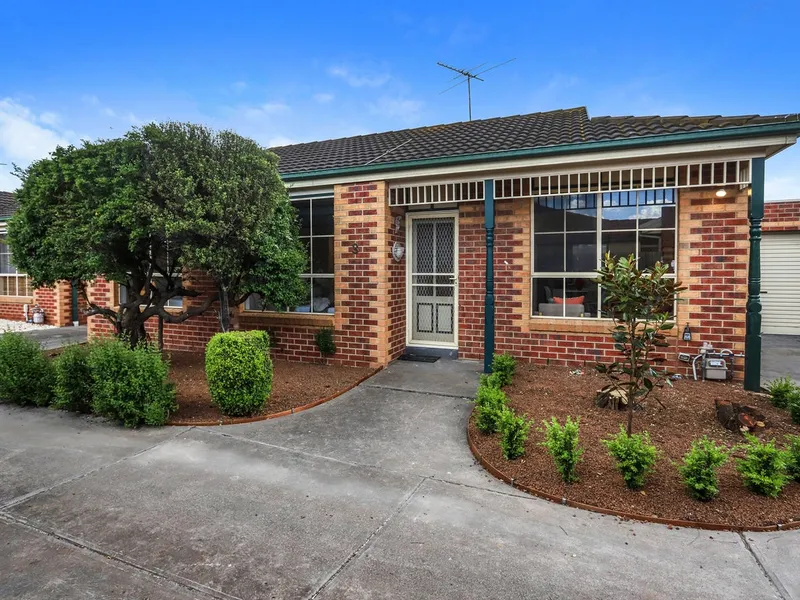 Immaculate 2 bedroom unit!!