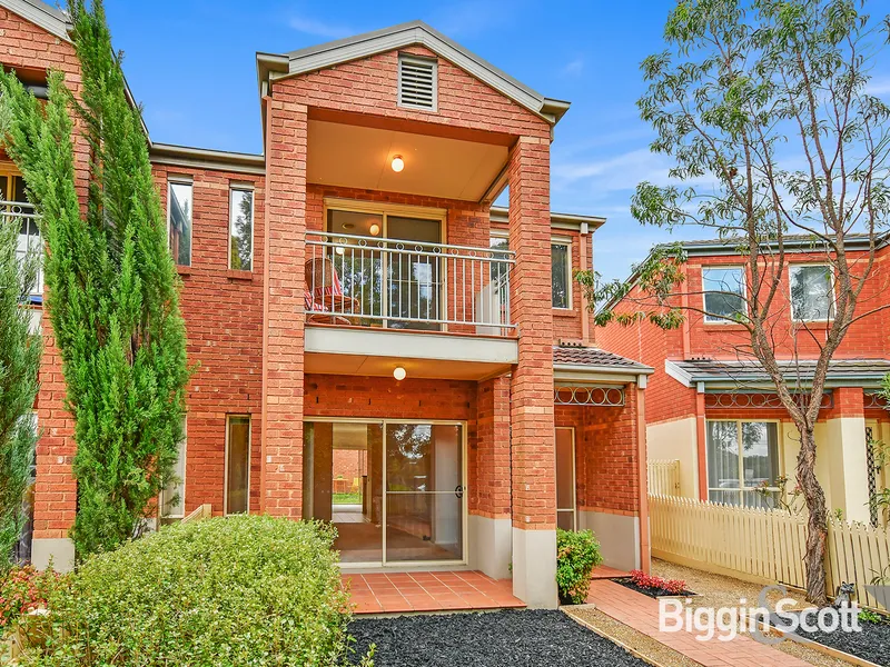 LOW MAINTENANCE LIVING IN A BRILLIANT LOCATION!