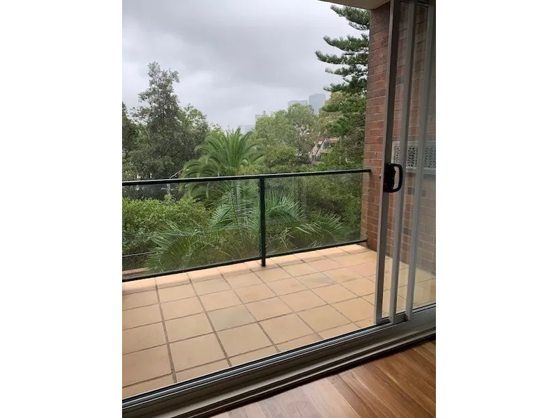Brilliantly located, combining a blissfully tranquil setting with a cosmopolitan lifestyle, is this well presented apartment.