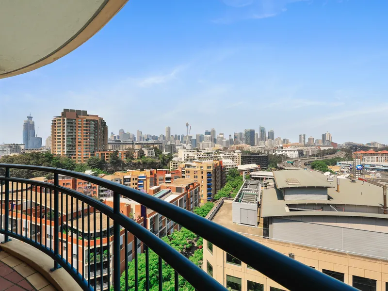 Executive living with Harbour bridge views!