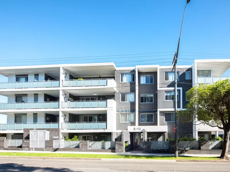 Oversized split level two bedroom apartment
