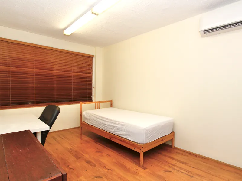 SPECIAL PRICE! AirCon IN BOTH ROOMS, close to University of QLD & public transport!