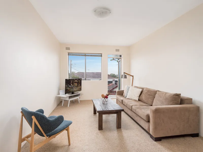CENTRALLY LOCATED 2 BEDROOM UNIT!