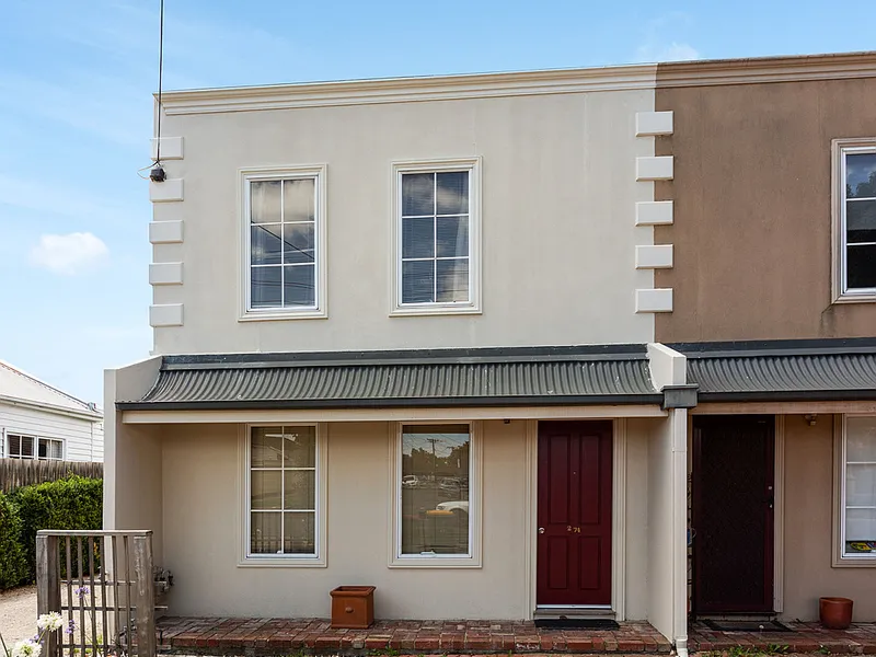 3 BEDROOM TOWNHOUSE RENOVATED & TAILORED TO YOUR HIGHEST STANDARDS