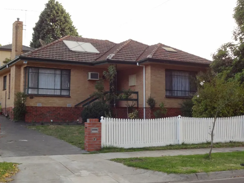 MODERN AND SPACIOUS UNIT IN FANTASTIC LOCATION