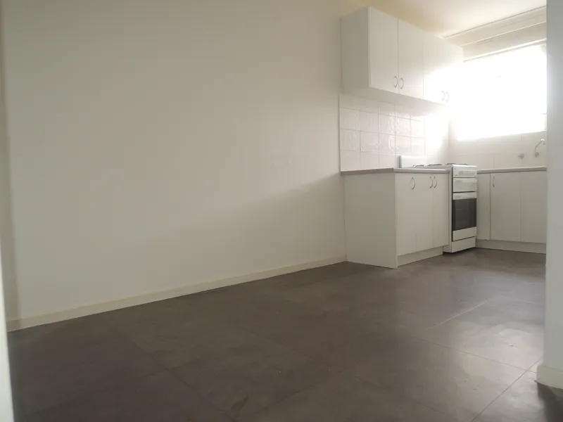 SPLIT AIRCON/HEATING, 2 WEEKS FREE RENT, PARKING