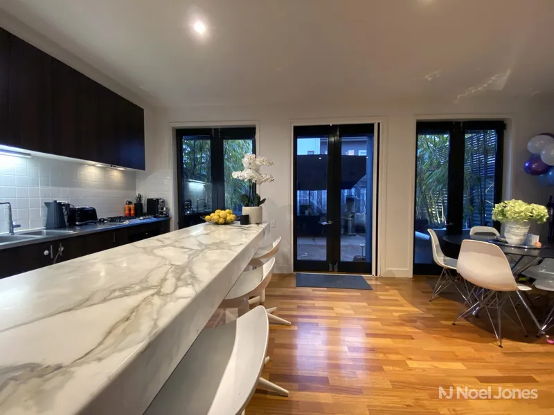 Luxury in the heart of Carlton