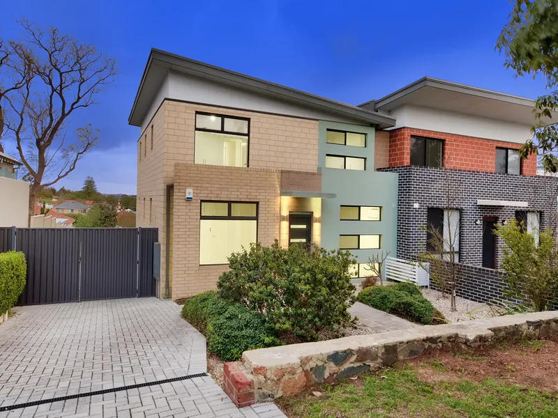 Stylish executive living in superb location close to the CBD