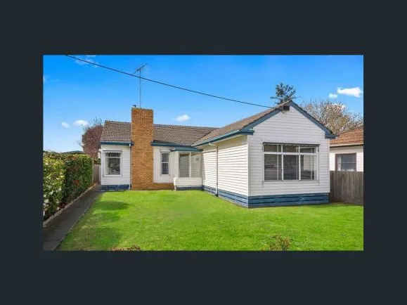 25 Tucker Street, Breakwater, Vic 3219 | 3 BEDROOMS|1 BATHROOM|1 CARSPACE