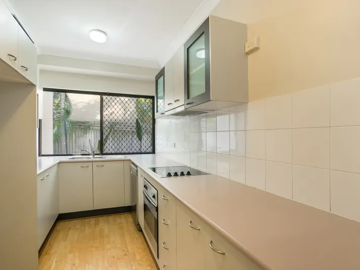 Modern townhouse in ideal location!