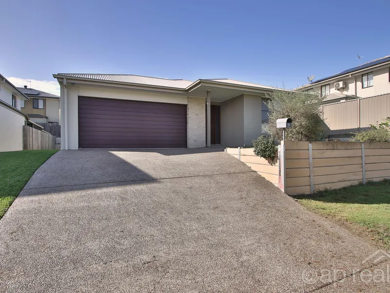 FAMILY HOME IN CONVENIENT LOCATION WITH SOLAR