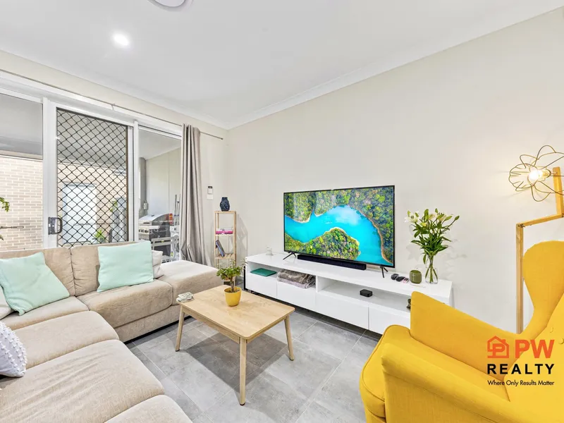 3 BRDM DUPLEX CLOSE TO EVERYTHING PERFECT FOR THE FAMILY!! DON'T MISS OUT ON THIS GEM!