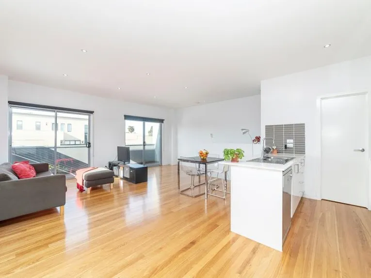 STYLE IN A SUPERBLY CENTRAL SETTING