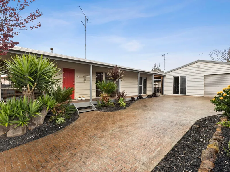 Classic Beach House, Walk to the Beach!