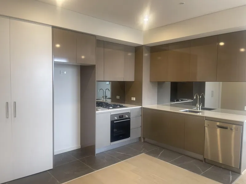 Stunning New Spacious One Bedroom with Parking/Storage