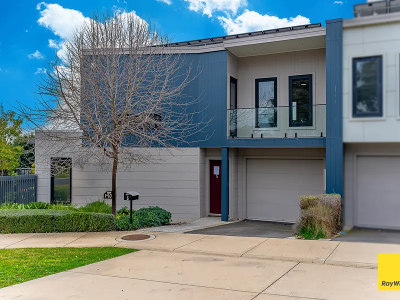 Convenient Modern Living in Flora Hill