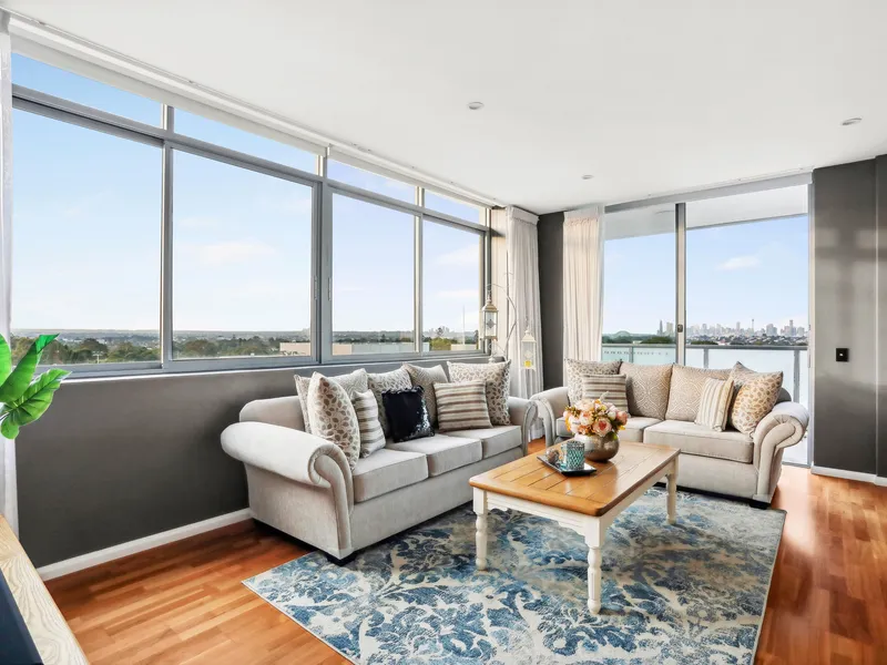 Sleek Dual-level Penthouse with its Own Roof Terrace