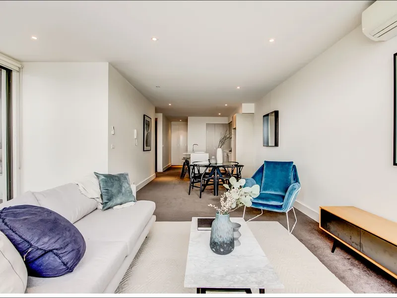 Size, Location and 2 Car parks