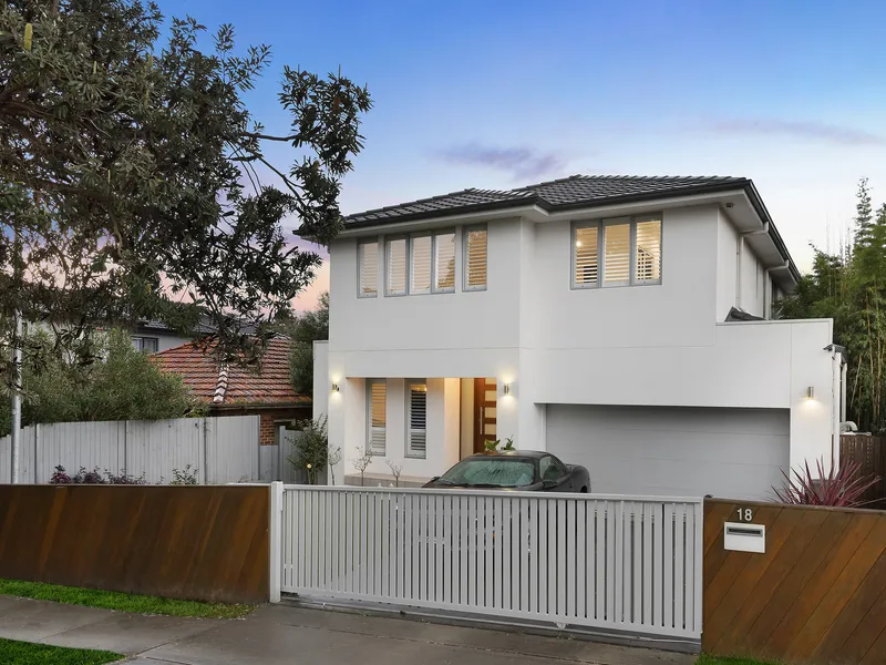 Spectacular family entertainer with stylish finish