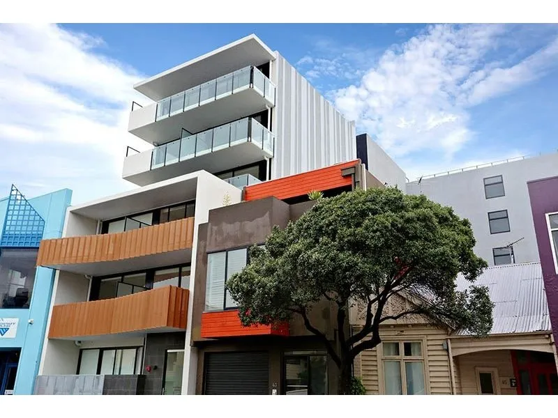 One Bedroom Apartment with car space!