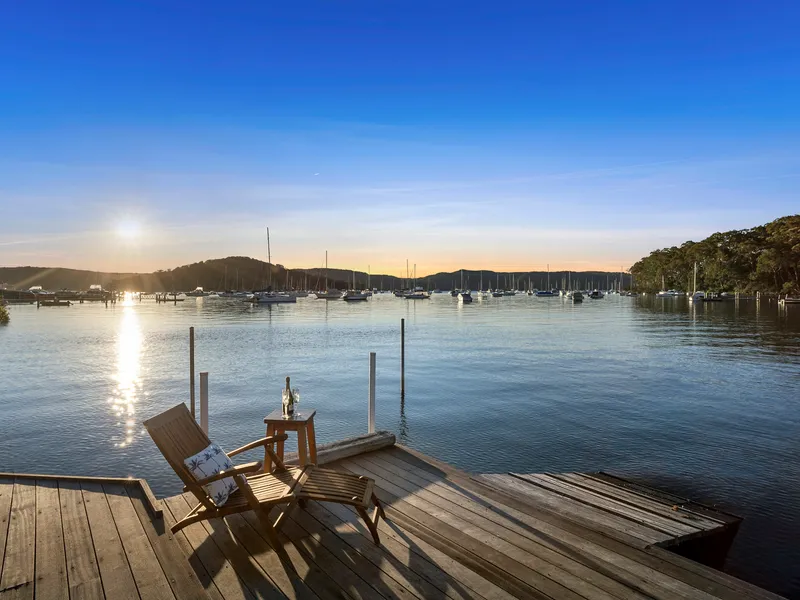 STYLISH LUXURY WATERFRONT