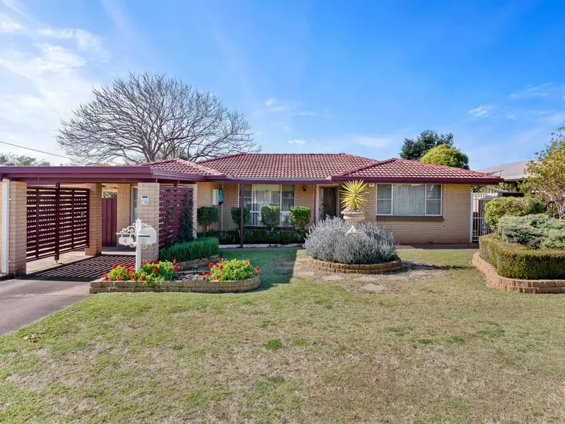 Appealing & Immaculate Brick Home in Handy Darling Heights Location