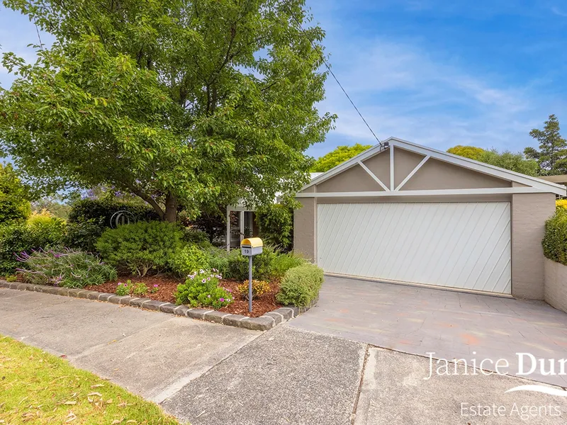 Family retreat backing onto Frankston Nature Conservation Reserve