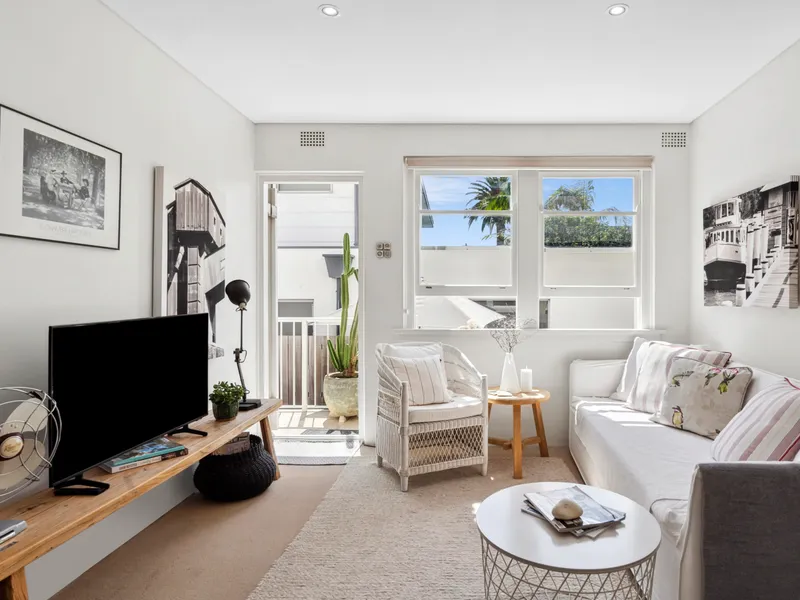 Picturesque Lakeside Apartment With Oversized 44sqm Garage