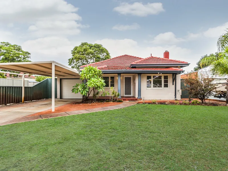 WALKS TO THE LAKE !!