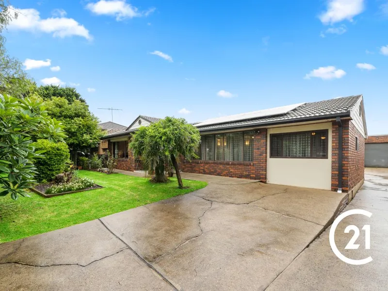 4 bedroom family home including Electricity and Water Usage