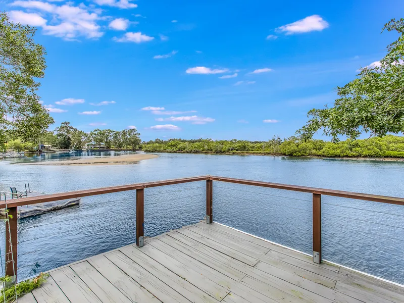 WATERFRONT LIVING AT ITS BEST