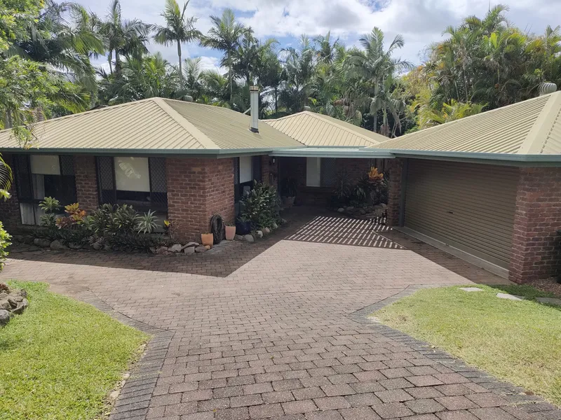 Beautiful family home amongst nature!