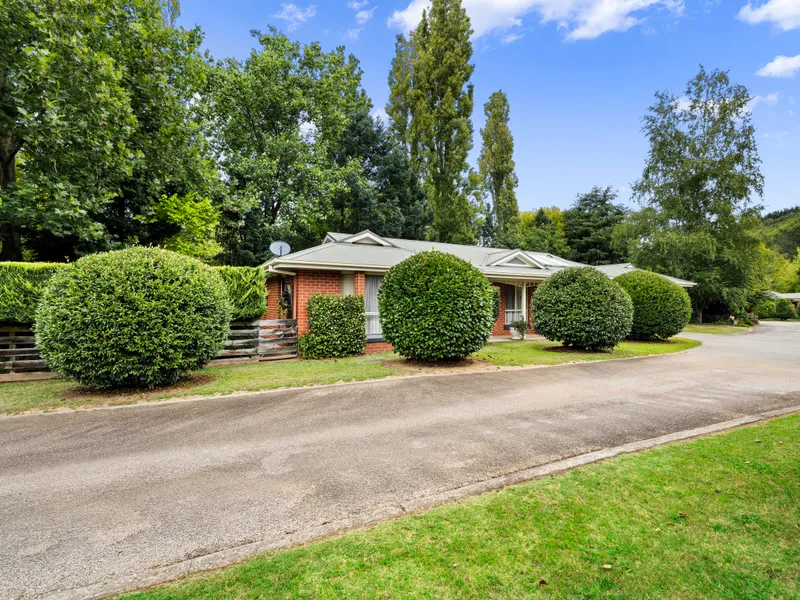 PEACEFUL, PRIVATE CLOSE TO TOWN.