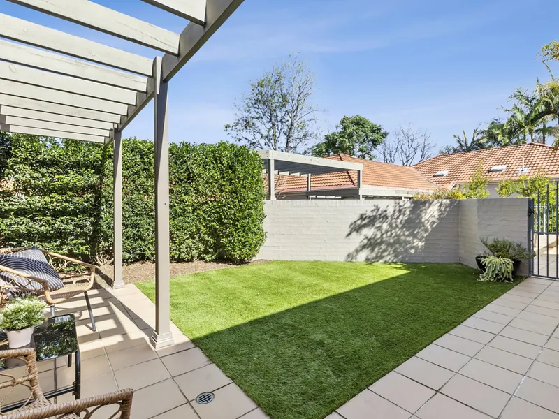 Private and sophisticated single level entertainer