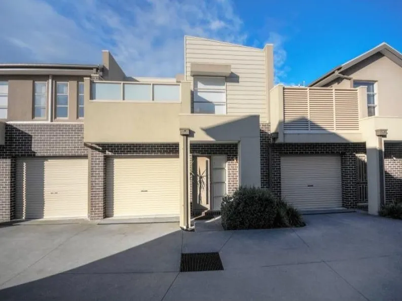 MODERN TOWNHOUSE LIVING