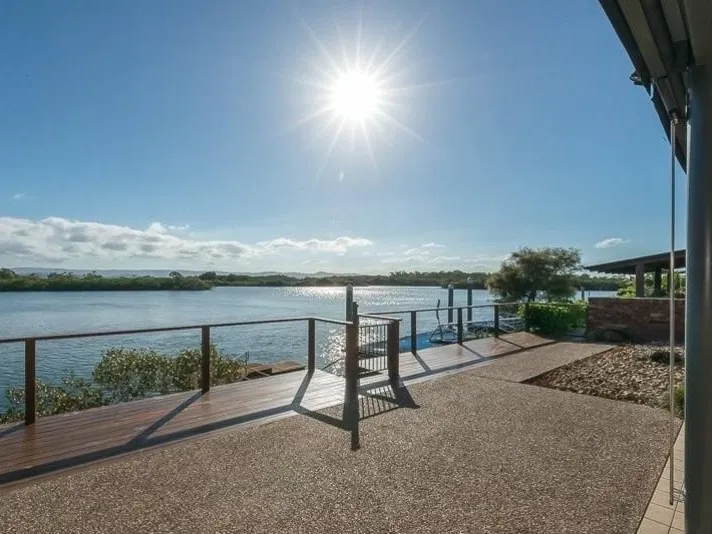 WATERFRONT FAMILY HOME WITH JETTY AND PONTOON